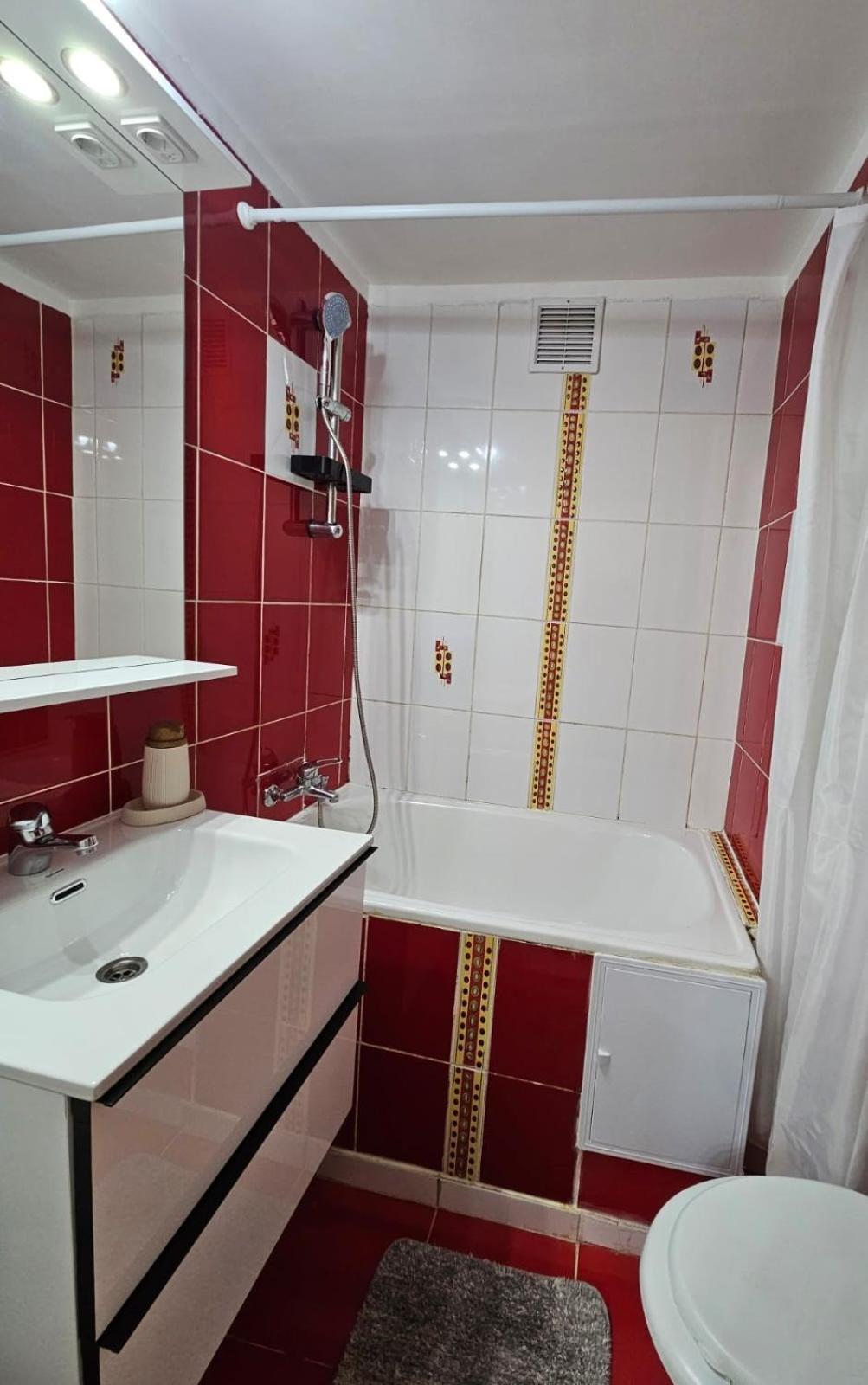 Kiwi Apart-Hotel 1Br Wi-Fi Free - Close To Old Town - Cozy Location - Shorter Or Longer Stay - R&M Boutique 布加勒斯特 外观 照片